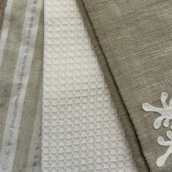 NWT Winter Kitchen Towels by Well Dressed Home - Picture 3 of 5